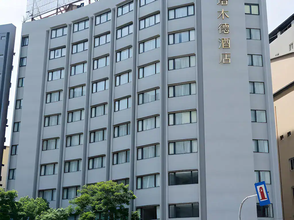 塔木德酒店台灣大道館外觀建築與街景環境，是交通便利的逢甲夜市住宿推薦選擇。