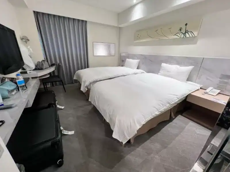 碧根行館雙床客房與簡約舒適空間，是便利實用的逢甲夜市住宿推薦選擇。