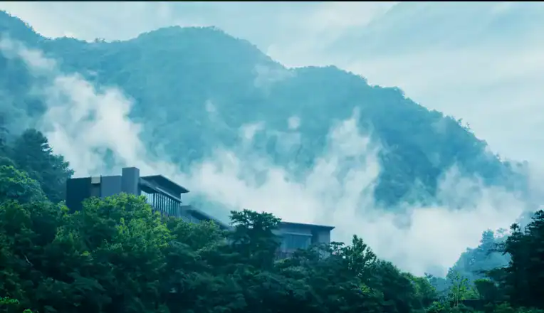 虹夕諾雅谷關山林景觀與雲霧環繞環境，是高質感的谷關溫泉飯店推薦選擇。