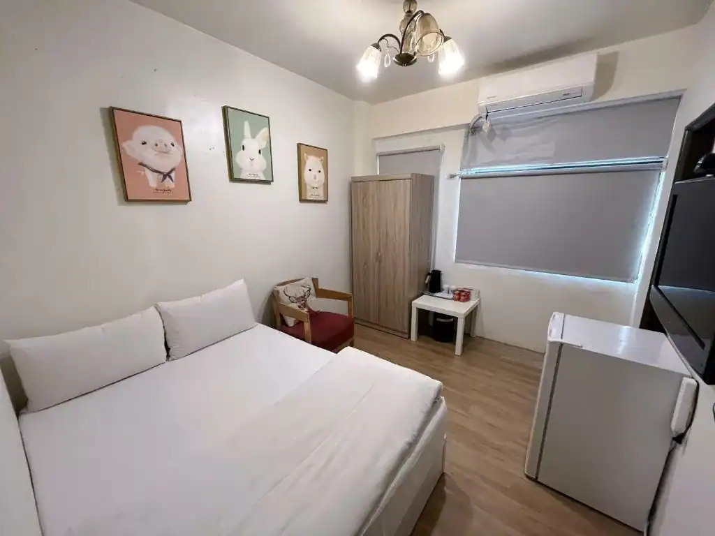 逢甲 INN 好窩雙人客房與溫馨簡約空間，是實惠便利的逢甲夜市住宿推薦選擇。