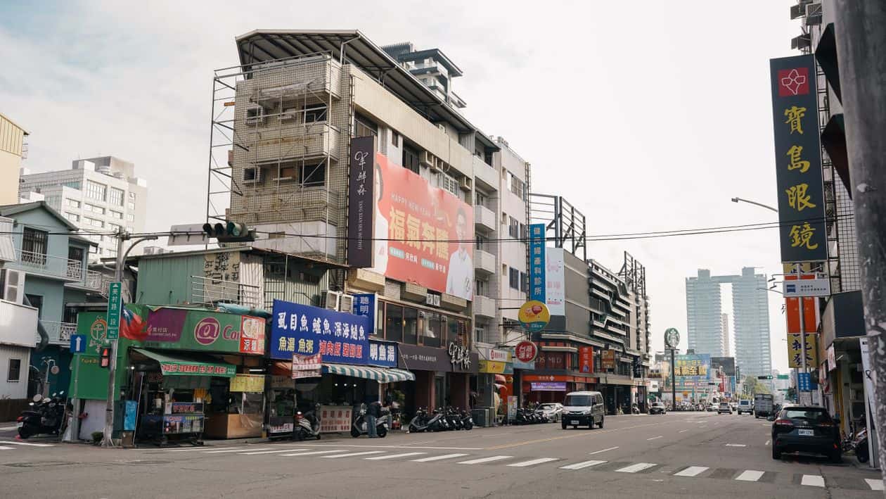 后里馬場馬戲團評價延伸：台中市區夜晚的熱鬧街景