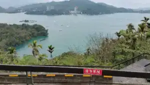 中部親子旅遊景點推薦:日月潭湖面遊船與環湖山巒