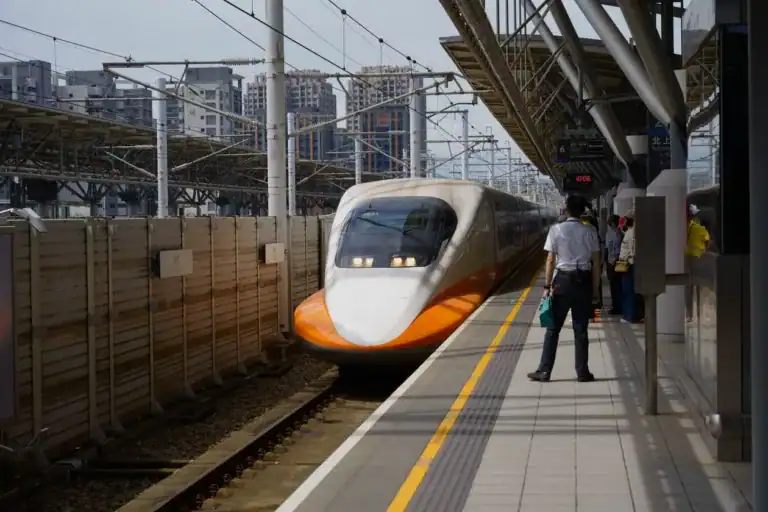 台中兩天一夜交通方式：台灣高鐵列車進站（示意圖，圖片來源：Pexels）