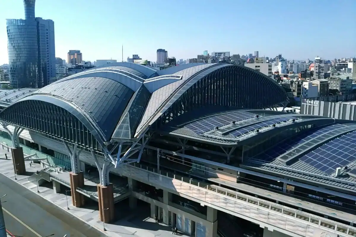 台中商旅推薦塔木德酒店台灣大道館鄰近台中火車站周邊，展示車站建築與市區交通環境。