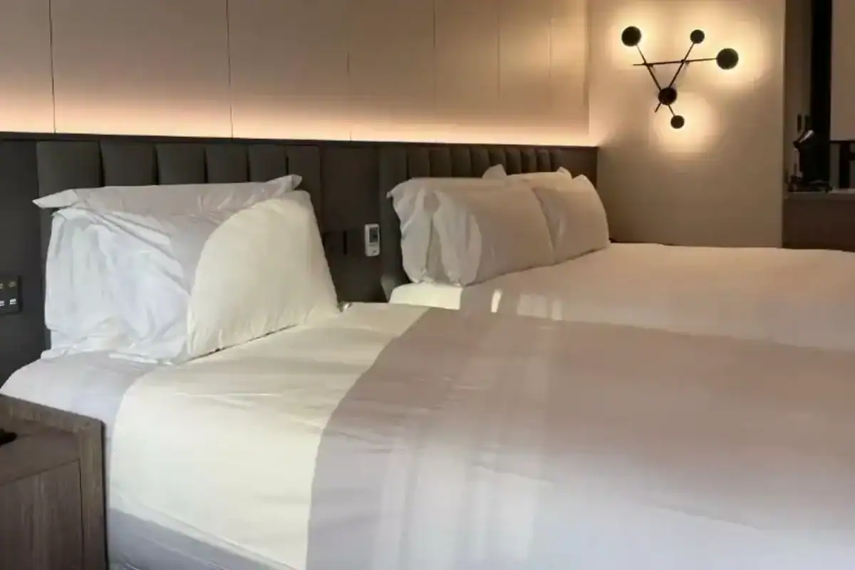 塔木德酒店台灣大道館雙床客房與溫馨燈光設計，是舒適高CP值的逢甲旅館推薦。