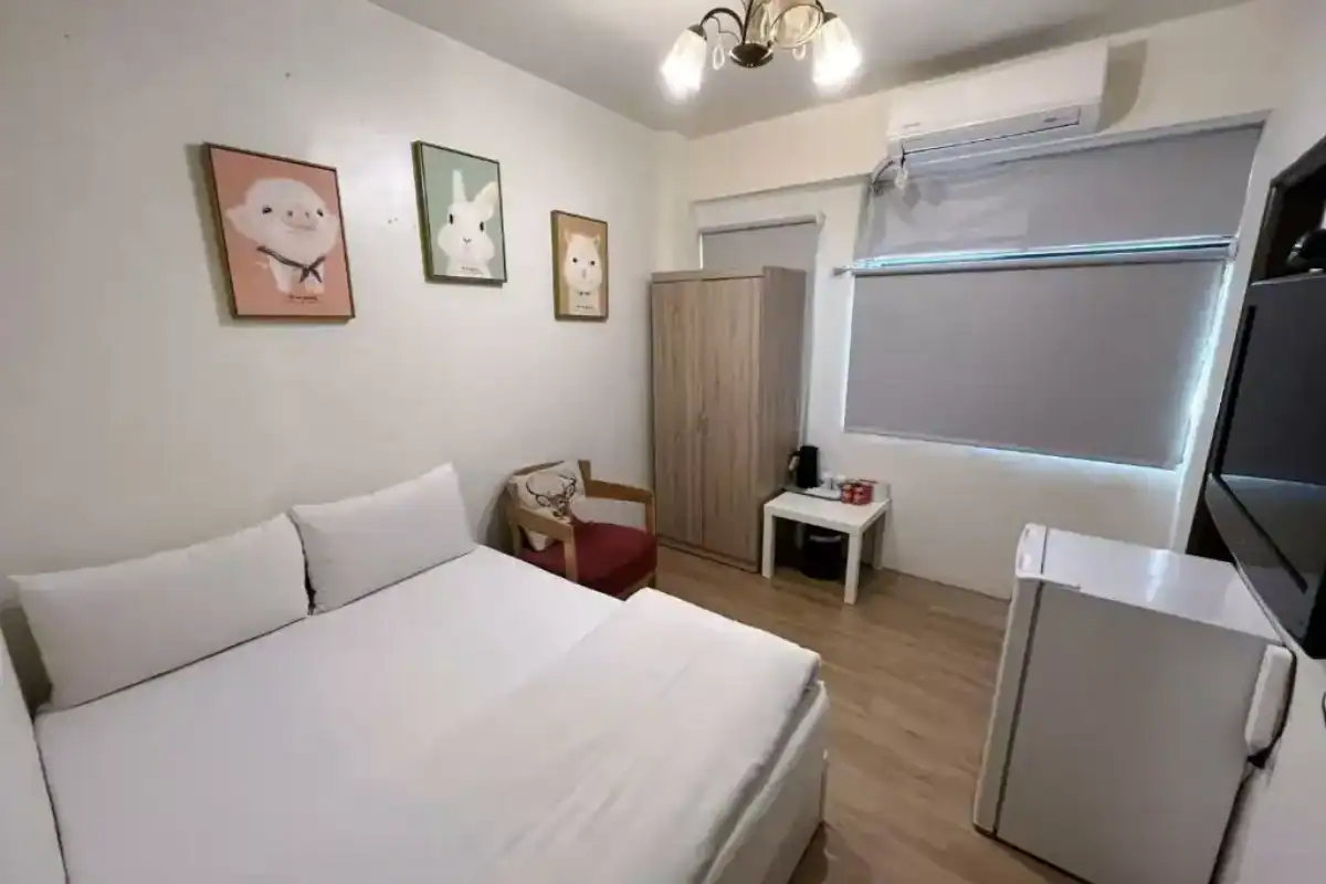 逢甲 INN 好窩雙人客房與溫馨簡約空間，是實惠便利的逢甲夜市住宿推薦選擇。