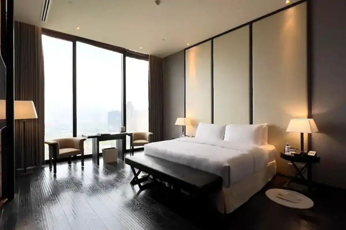 台中商旅林酒店的寬敞景觀客房，提供高樓層舒適入住體驗。