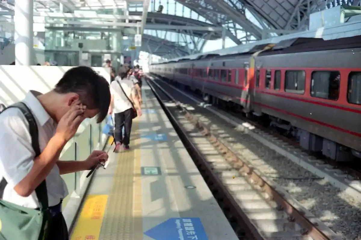 台中2天一夜推薦：台中兩天一夜無車路線：捷運月台