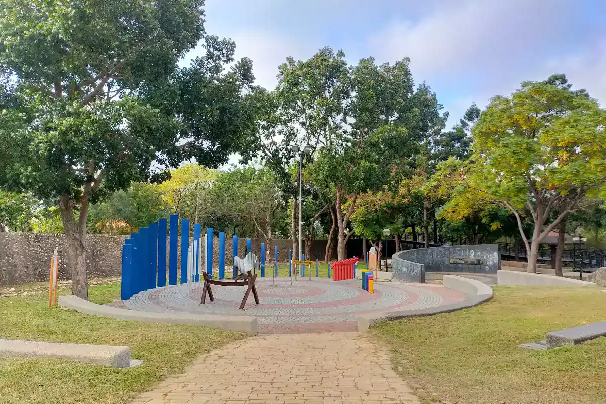 台中親子景點免費：鰲峰山運動公園遊戲場