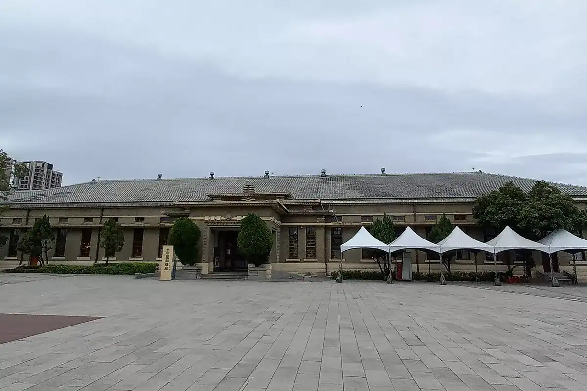 帝國製糖廠臺中營業所的歷史建築立面,台中室內景點裡免門票的東區古蹟