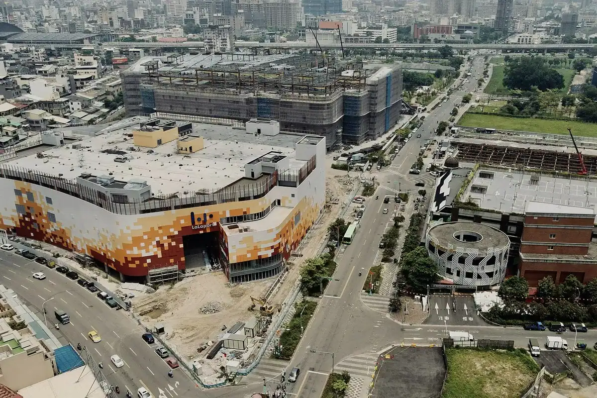 三井LaLaport台中商場外觀,台中室內景點裡從車站步行可到的購物中心