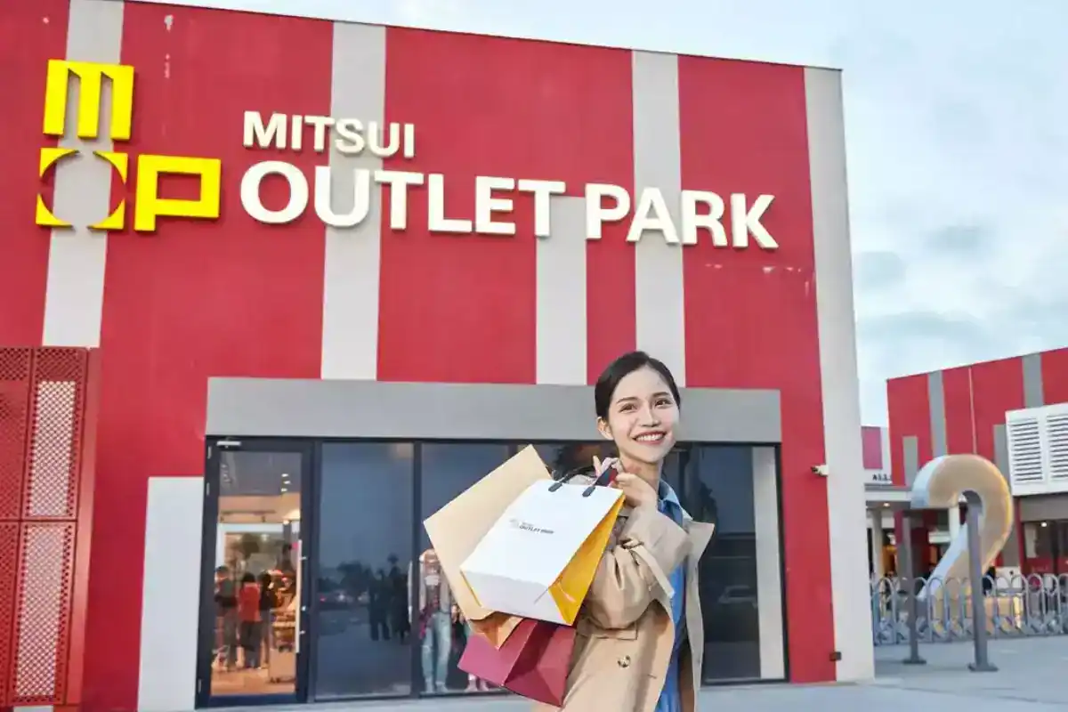 台中網美景點：台中港三井 OUTLET 摩天輪