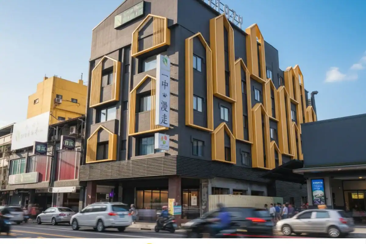 台中長住飯店-一中漫走建築外觀黃色格柵立面