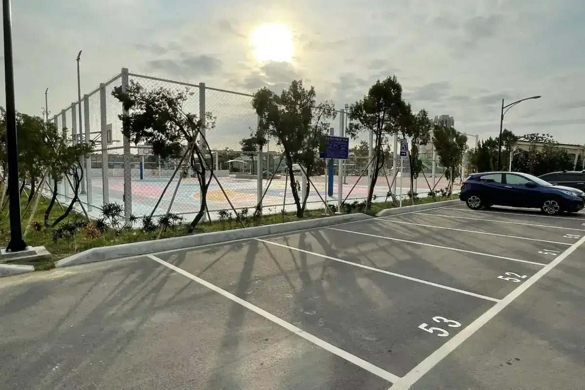 台中親子景點戶外：馬卡龍公園塔型遠戲場