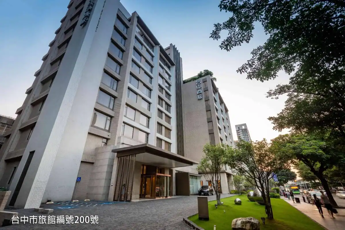台中四人房住宿-台中商旅建築外觀
