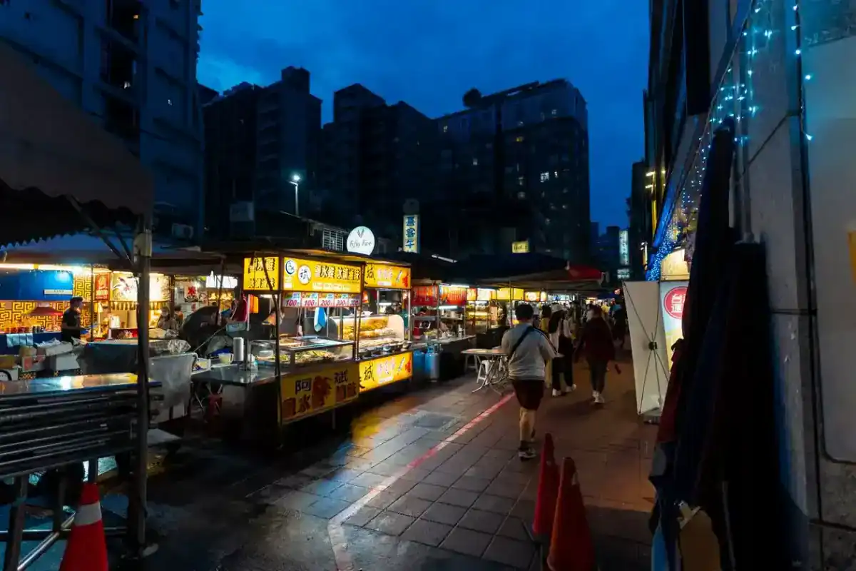 台中二日遊必排行程：台中夜市小吃攤