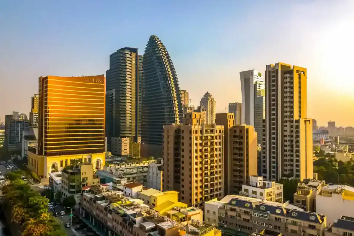 台中二日遊首圖：台中市區高樓天際線空拍
