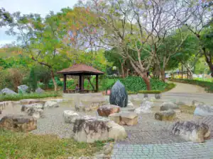 台中親子景點戶外:鰲峰山公園共融遊具