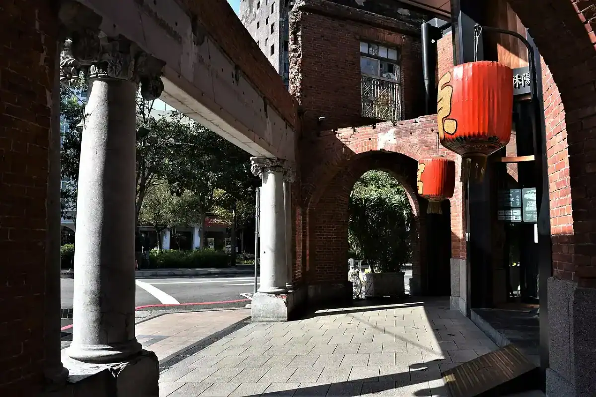 台中3天2夜行程：台中3天2夜市區玩法起點，宮原眼科紅磚建築外觀