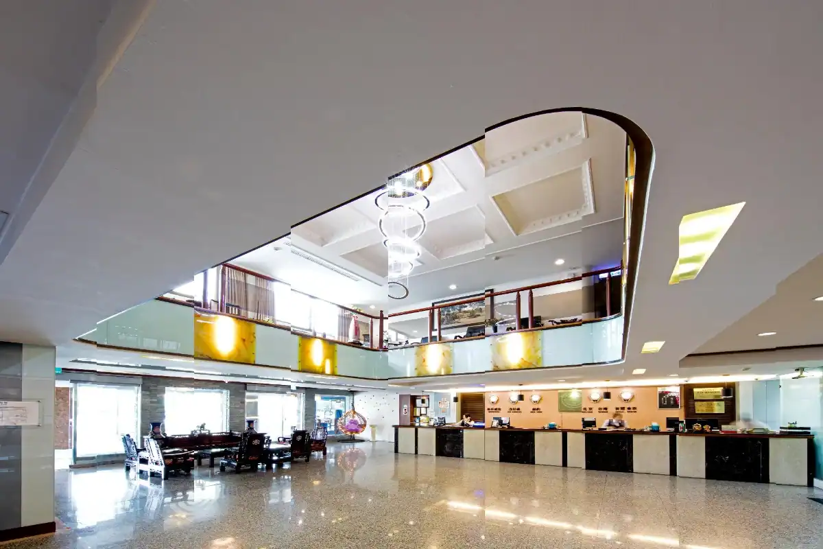 洲際棒球場附近住宿:富王大飯店大廳