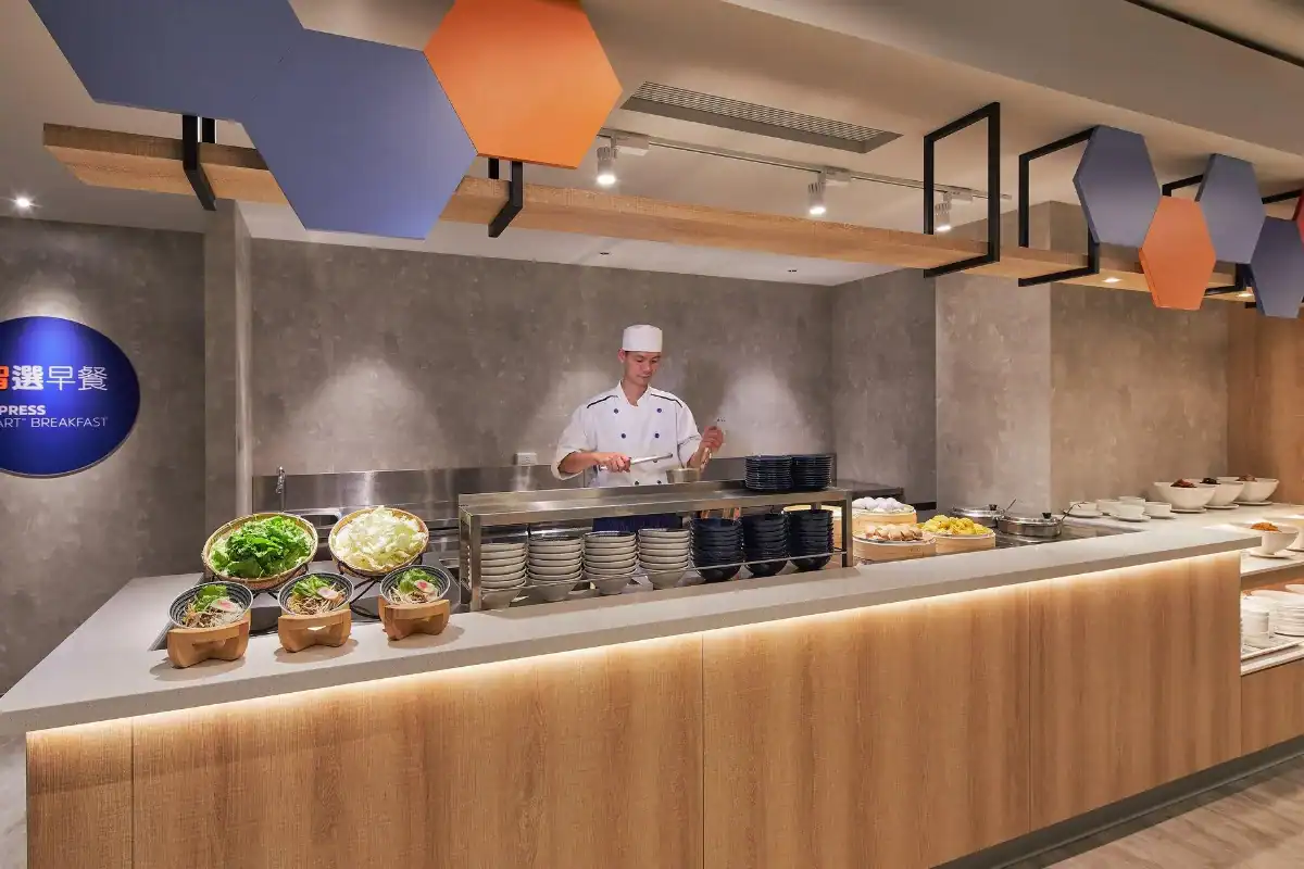 洲際棒球場附近住宿:臺中公園智選假日飯店早餐區