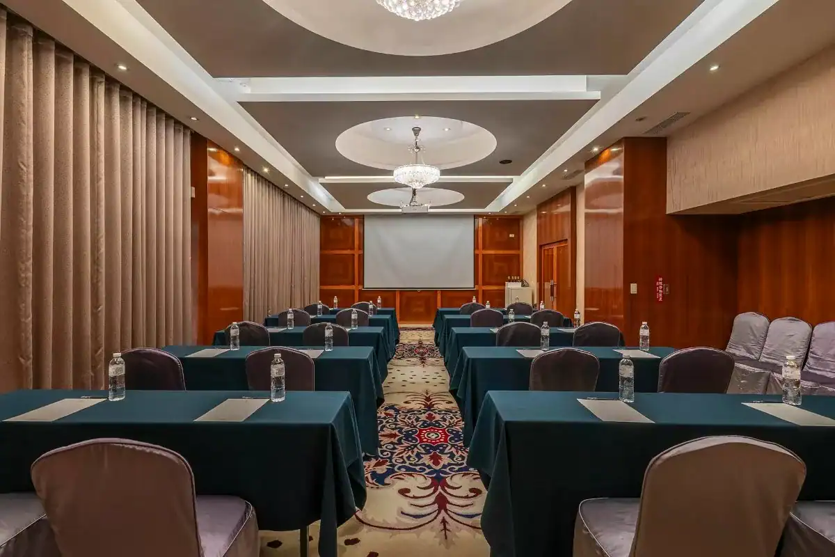 清新溫泉飯店宴會會議空間教室型排列,台中飯店包廂與尾牙春酒場地