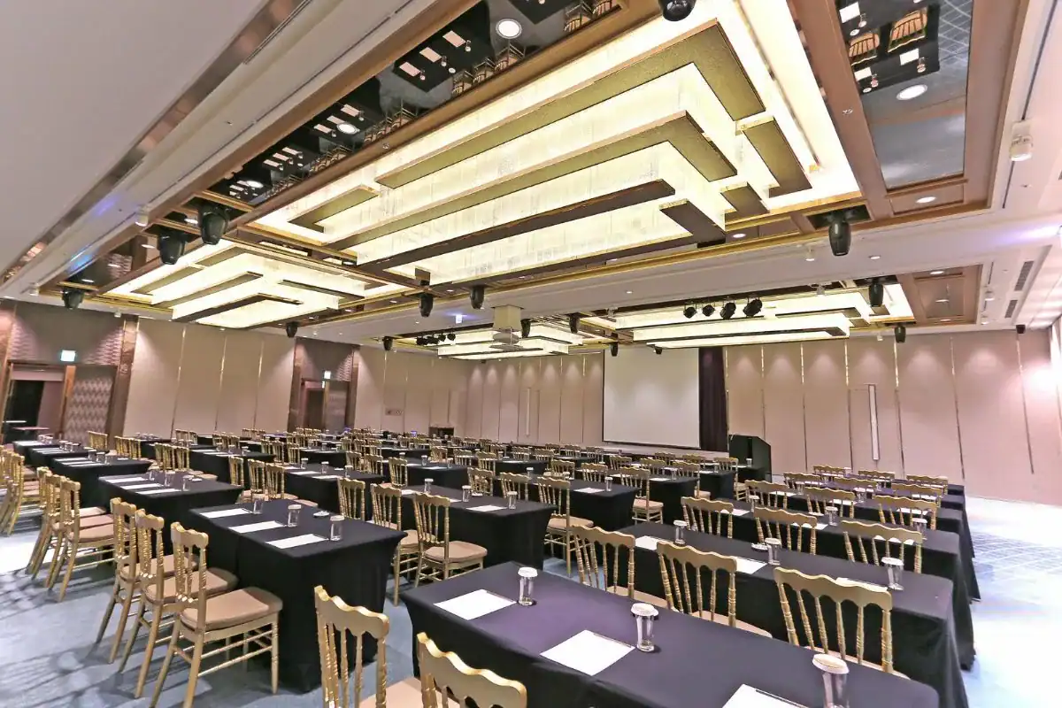 台中飯店會議廳教室型座位排列,適合公司說明會與大型會議