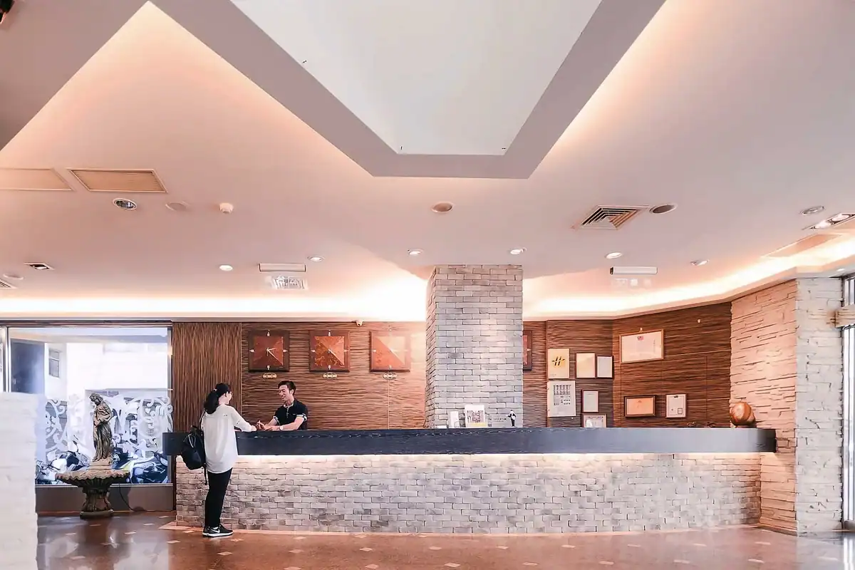 台中北屯住宿推薦：華登商務大飯店大廳