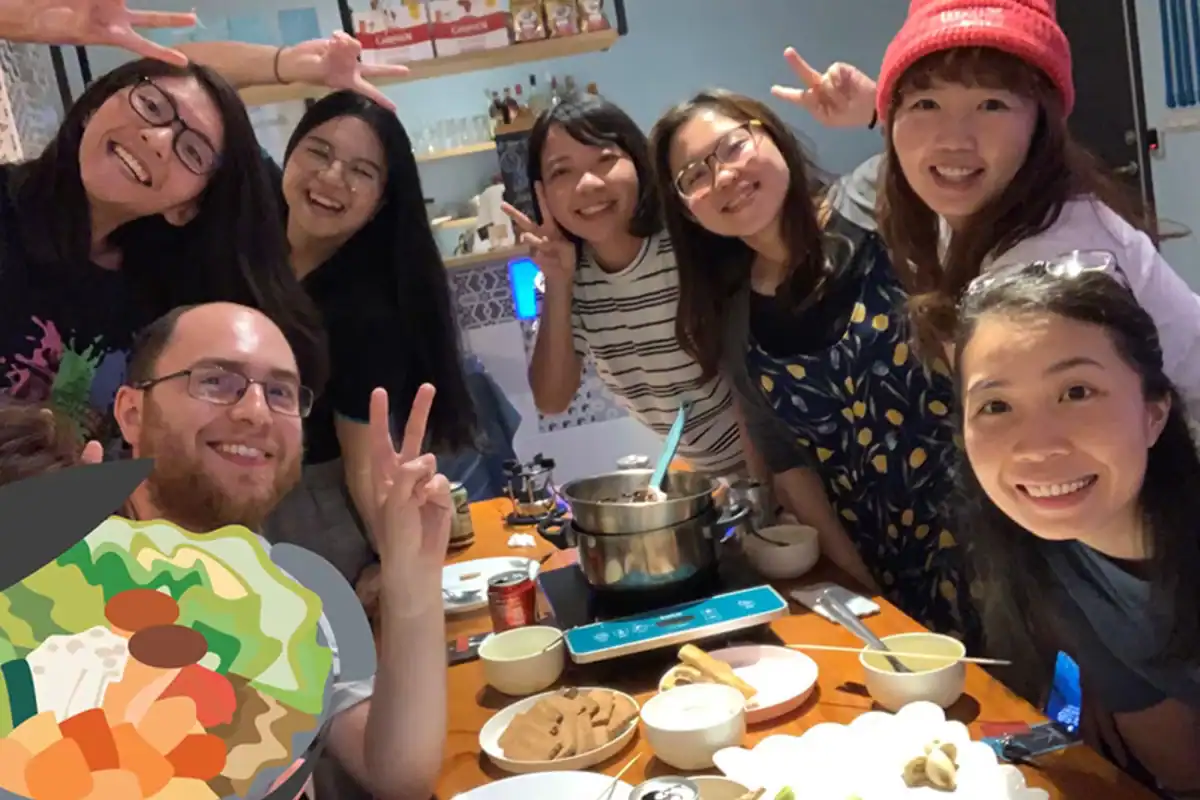 台中東區住宿推薦:旅巷自在輕旅交誼廳用餐實景
