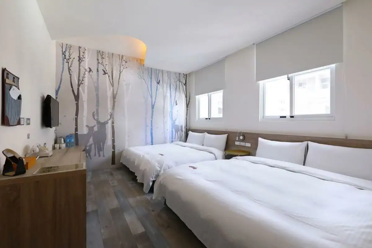 台中東區住宿推薦:MINI HOTELS 台中火車站館四人房實景
