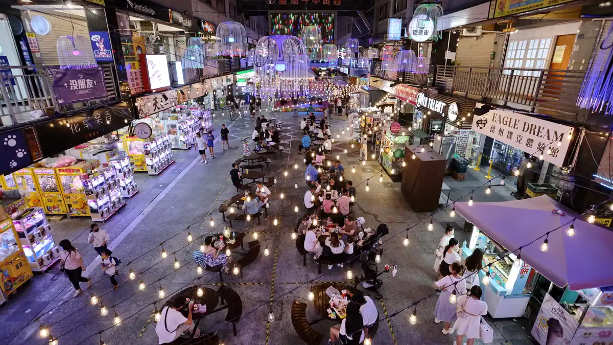台中北區住宿推薦：一中商圈街景