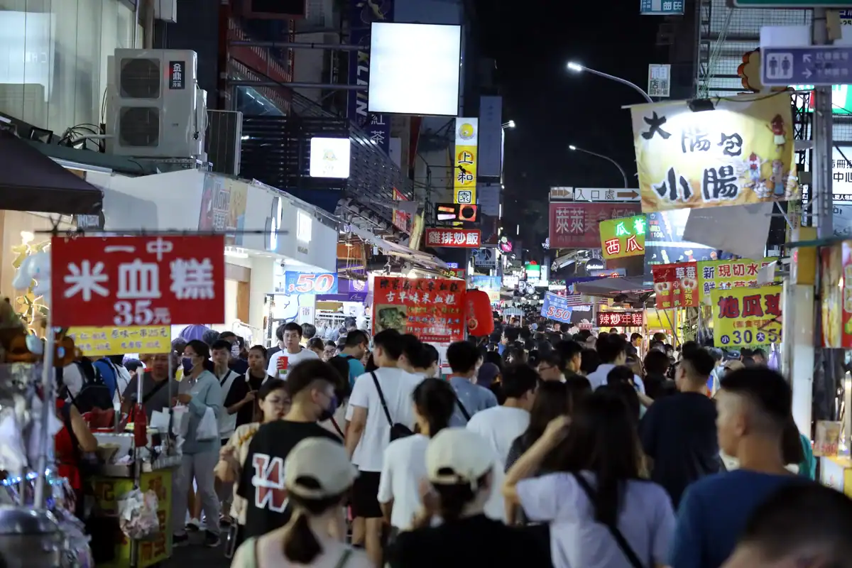 台中北區住宿決策:一中商圈街景
