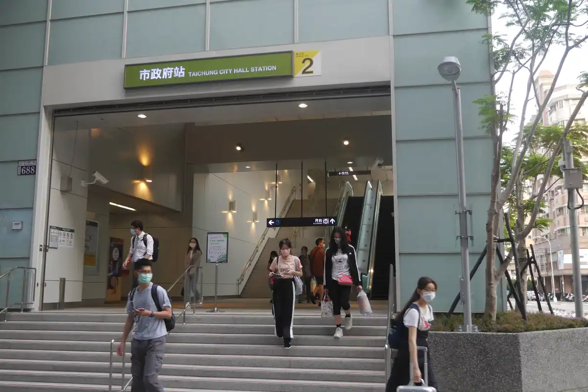 台中歌劇院附近住宿散場回程會經過的捷運市政府站 2 號出口