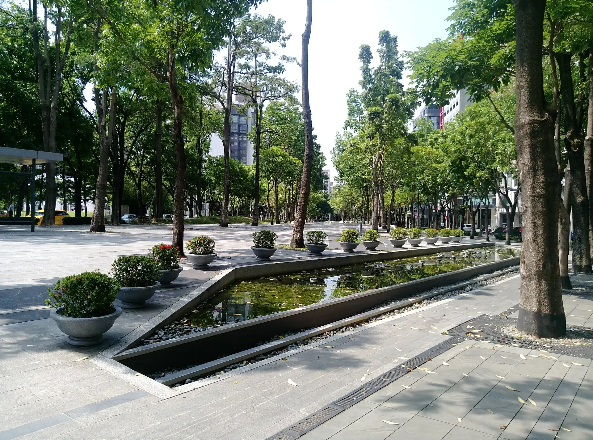 台中勤美住宿周邊的草悟道綠帶與行人步道