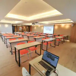 台中場地租借:WensCo 文心會議室中會議室教室型座位實景