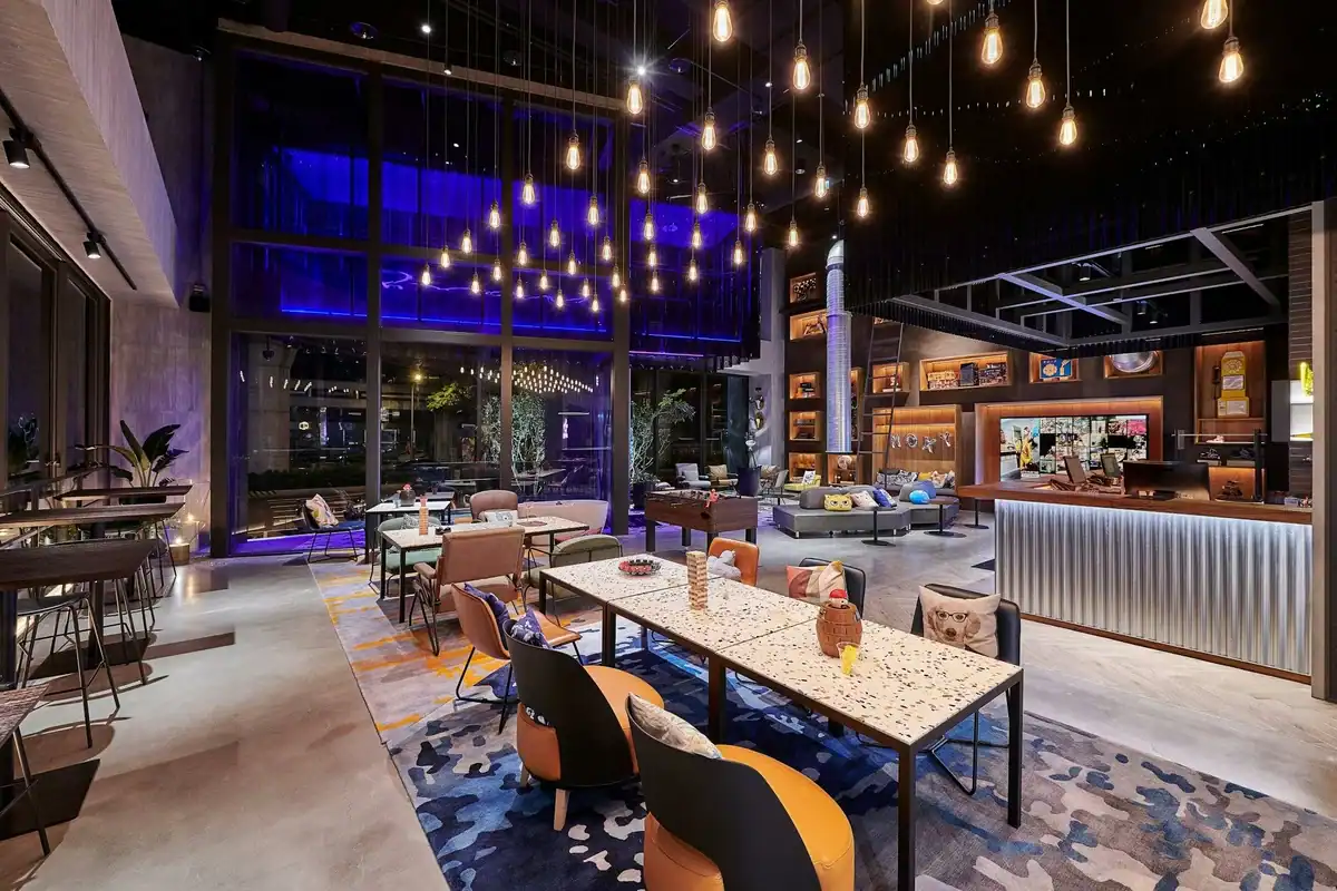 台中榮總附近住宿延伸|中山醫附近住宿:台中豐邑 Moxy 酒店公共空間