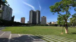 台中爵士音樂節會場旁的草悟道綠地，市民廣場就在這條綠帶上
