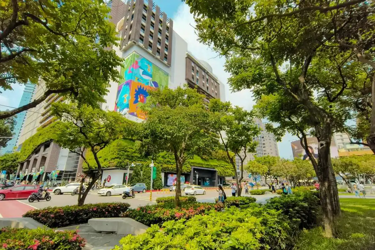 台中爵士音樂節交通：公益路上的勤美誠品綠園道，會場就在對面